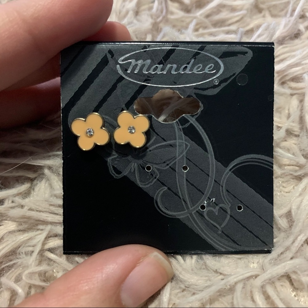 Mandee// floral stud earrings